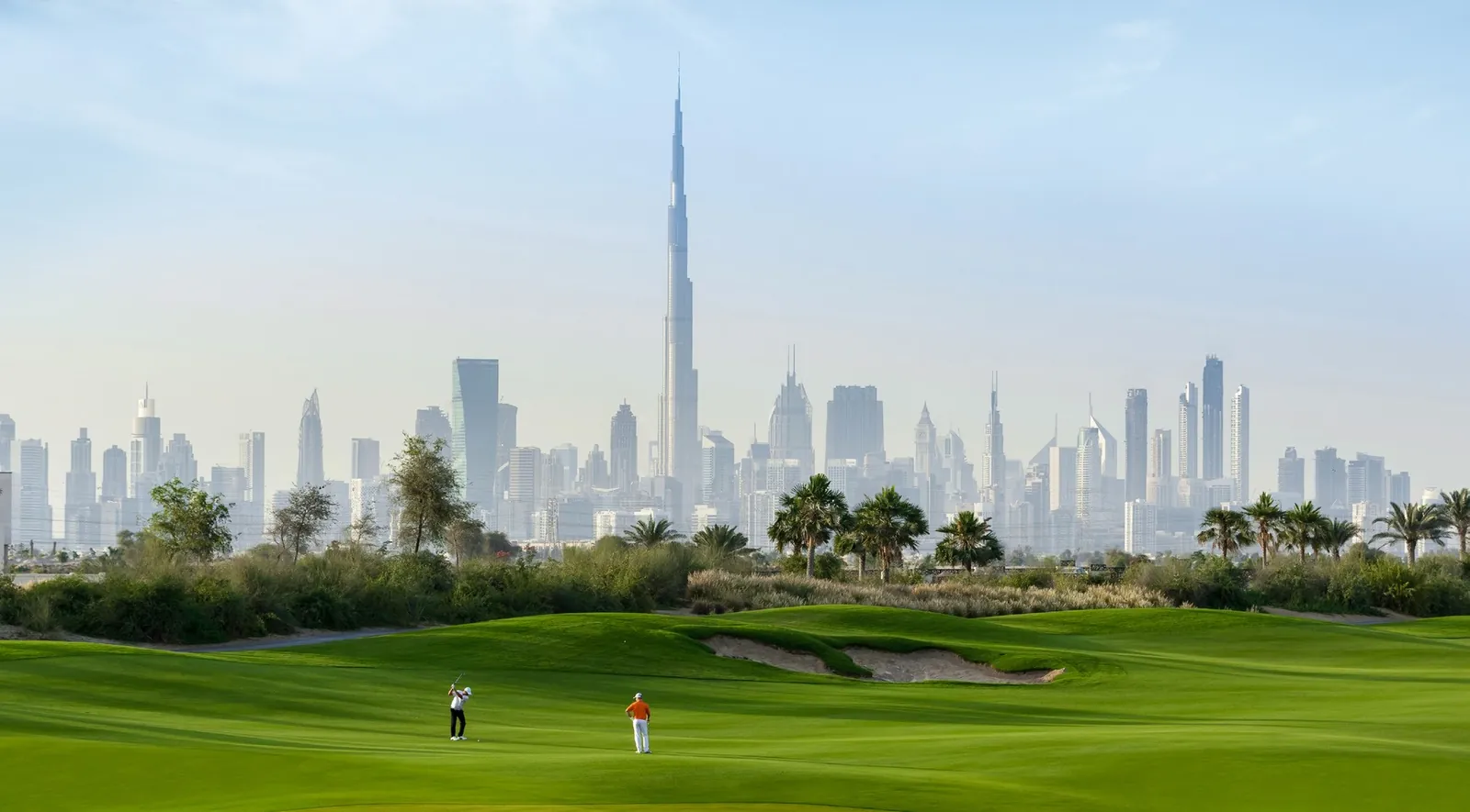 ملعب غولف Dubai Hills وBurj Khalifa في البعيد